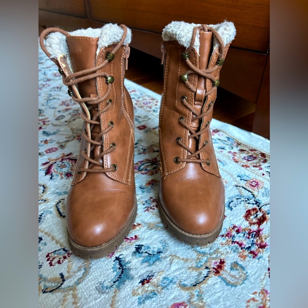 cute lace up faux fur trimmed Jellypop boots. Light brown/dark tan in color